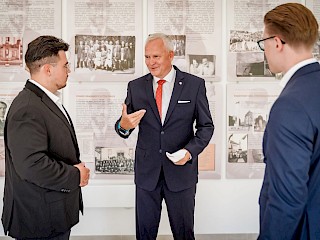 Fotogaléria k článku "„Stále majú čo povedať – ich odkaz je navždy večný“  - Úrad vlády SR si uctil pamiatku gen. M. R. Štefánika"