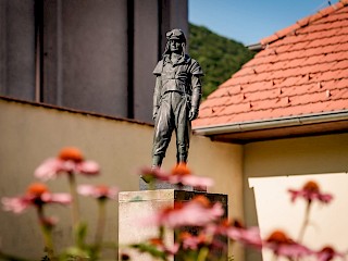 Fotogaléria k článku "„Stále majú čo povedať – ich odkaz je navždy večný“  - Úrad vlády SR si uctil pamiatku gen. M. R. Štefánika"