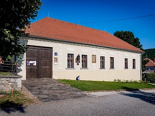 Fotogaléria k článku "„Stále majú čo povedať – ich odkaz je navždy večný“  - Úrad vlády SR si uctil pamiatku gen. M. R. Štefánika"