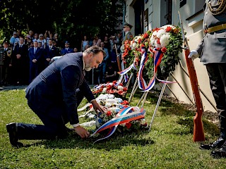 Fotogaléria k článku "„Stále majú čo povedať – ich odkaz je navždy večný“  - Úrad vlády SR si uctil pamiatku gen. M. R. Štefánika"