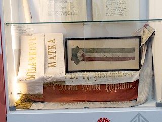 Fotogaléria k článku "„Stále majú čo povedať – ich odkaz je navždy večný“  - Úrad vlády SR si uctil pamiatku gen. M. R. Štefánika"