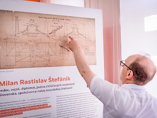 Fotogaléria k článku "„Stále majú čo povedať – ich odkaz je navždy večný“  - Úrad vlády SR si uctil pamiatku gen. M. R. Štefánika"